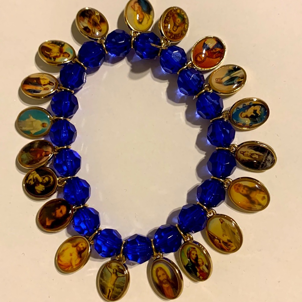 Hot in Hollywood Vintage religious stretch charm bracelet New in Pouch